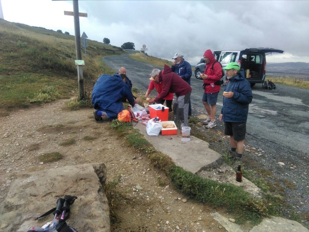 Avituallamiento en el Alto del Perdón.